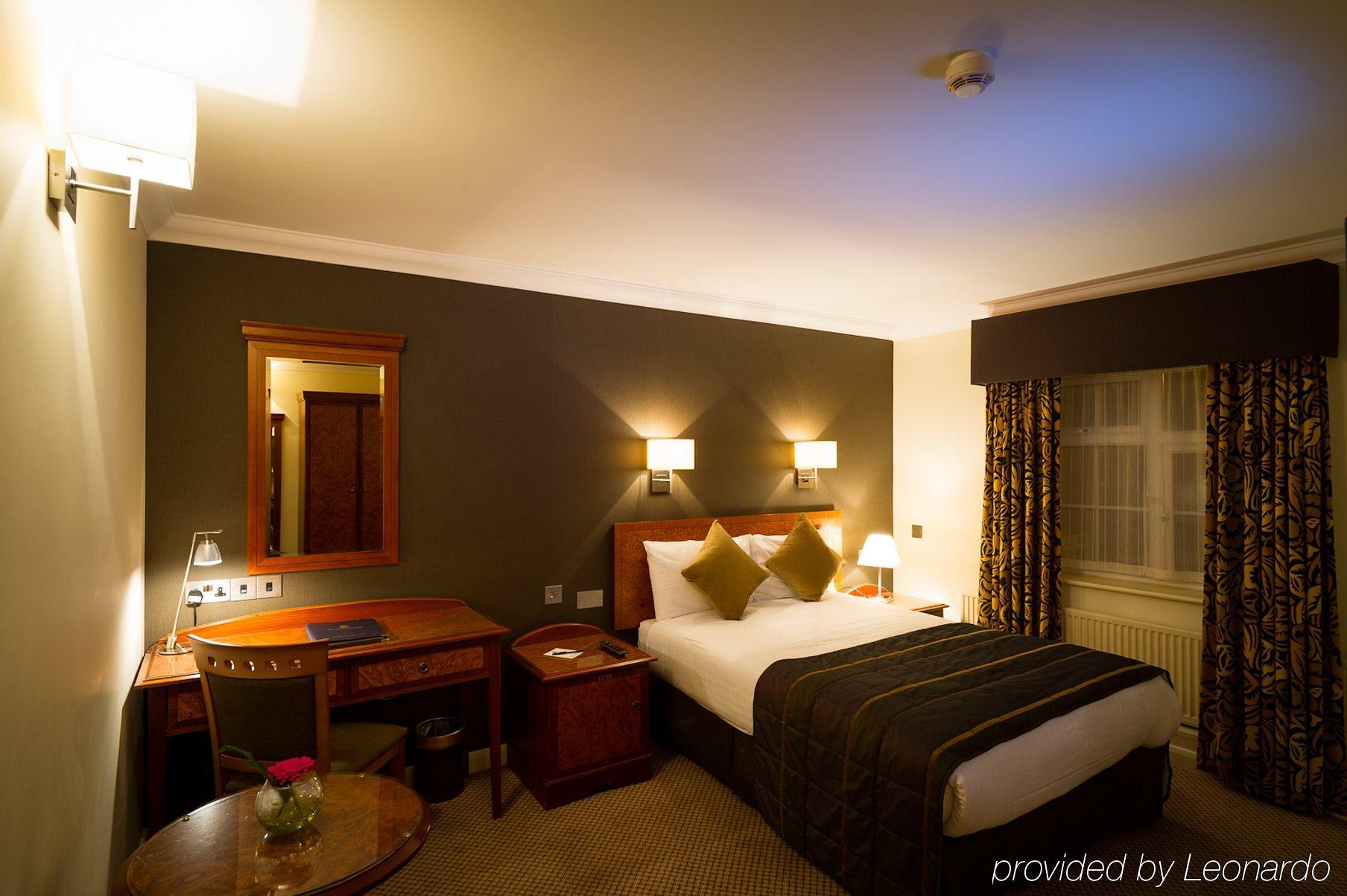 The Royal Chace Hotel Enfield Eksteriør billede