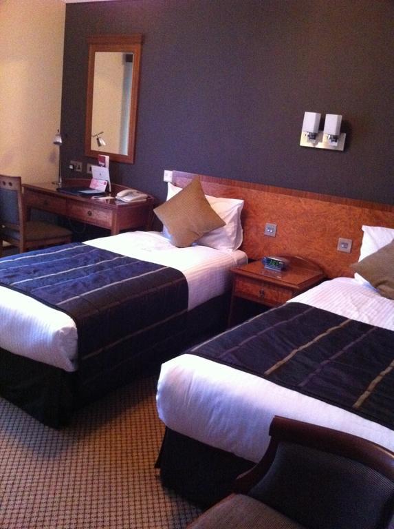 The Royal Chace Hotel Enfield Eksteriør billede