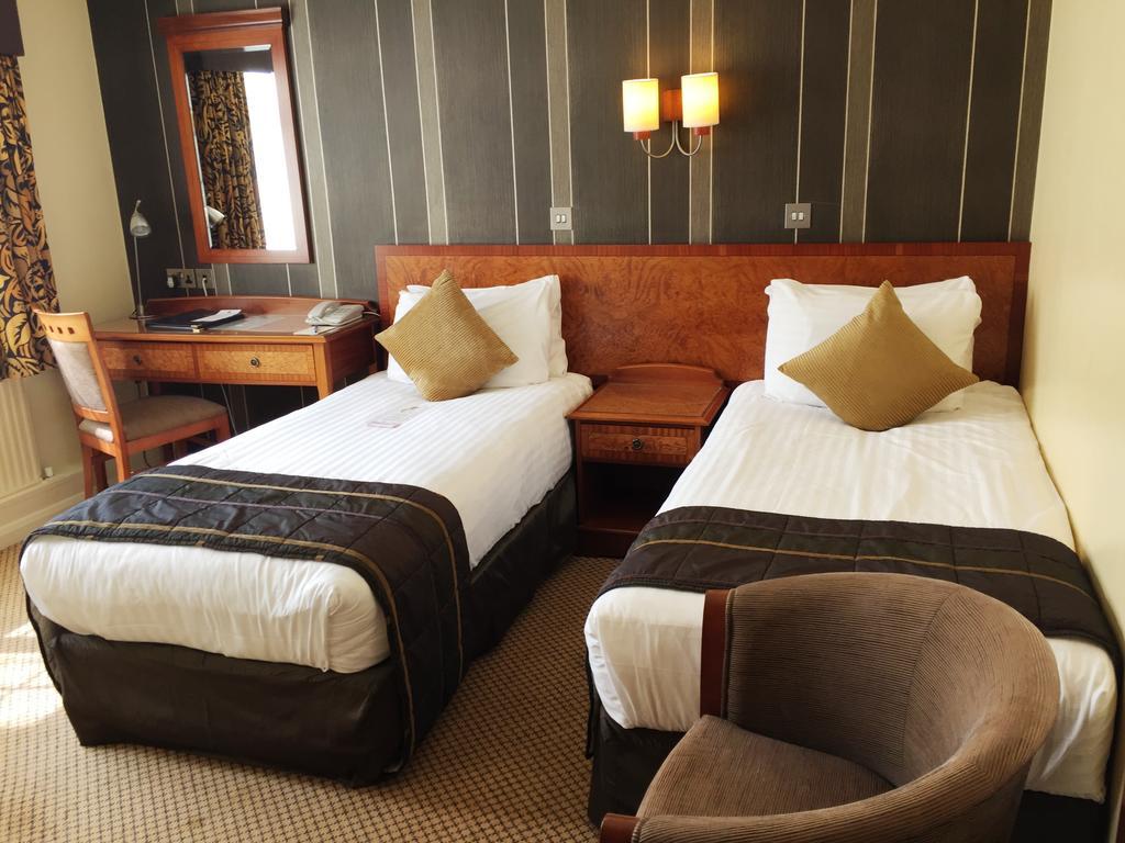 The Royal Chace Hotel Enfield Eksteriør billede