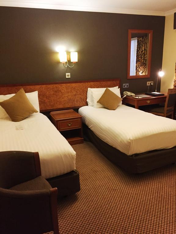 The Royal Chace Hotel Enfield Eksteriør billede