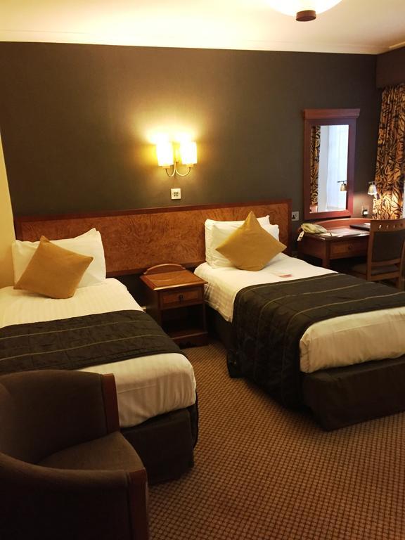 The Royal Chace Hotel Enfield Eksteriør billede