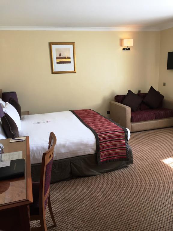 The Royal Chace Hotel Enfield Eksteriør billede