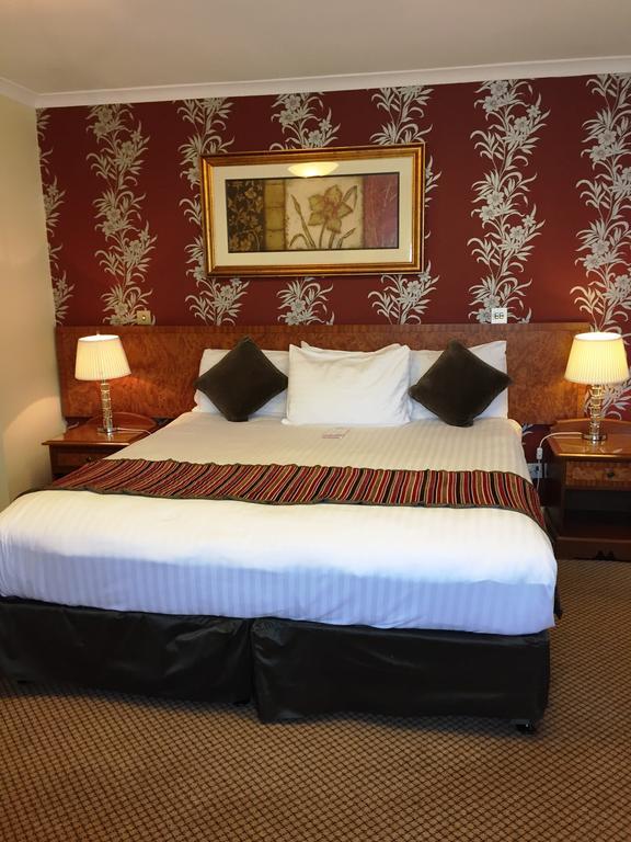 The Royal Chace Hotel Enfield Eksteriør billede