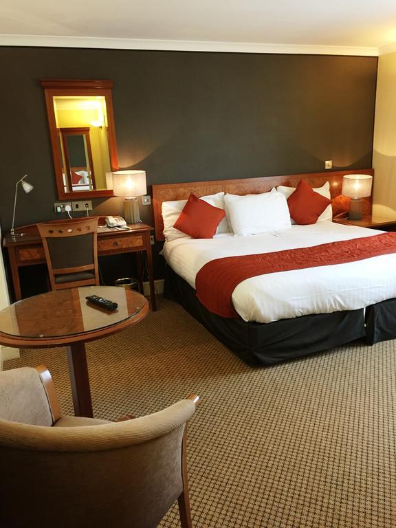 The Royal Chace Hotel Enfield Eksteriør billede