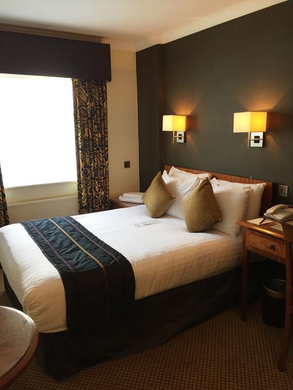 The Royal Chace Hotel Enfield Eksteriør billede